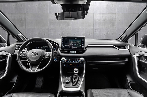 Toyota RAV4 Plug-in Hybrid 11 of 27