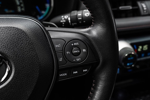 Toyota RAV4 Plug-in Hybrid 14 of 27