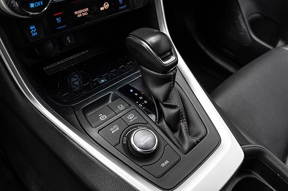 Toyota RAV4 Plug-in Hybrid 9 of 27