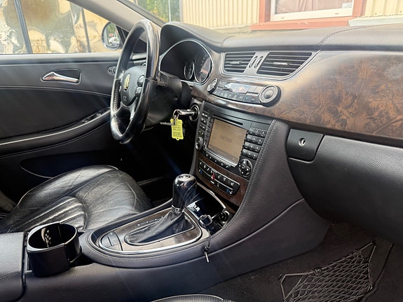 Mercedes-Benz CLS320 10 of 30