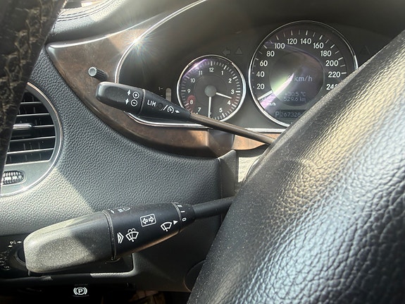 Mercedes-Benz CLS320 27 of 30