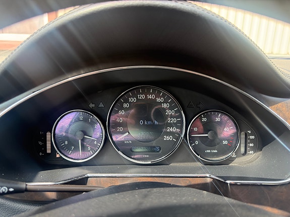 Mercedes-Benz CLS320 29 of 30