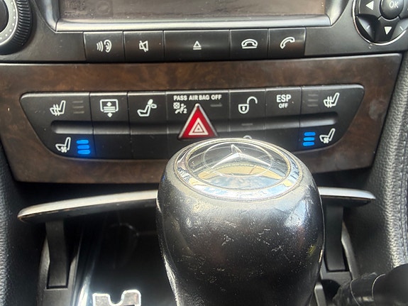 Mercedes-Benz CLS320 25 of 30