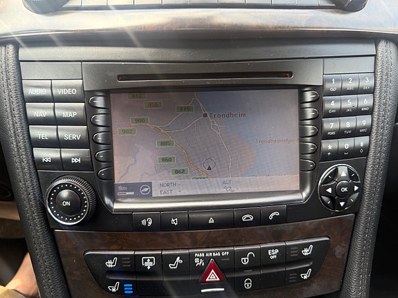 Mercedes-Benz CLS320 28 of 30