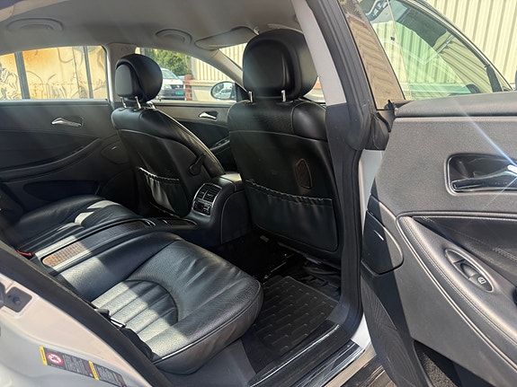 Mercedes-Benz CLS320 12 of 30