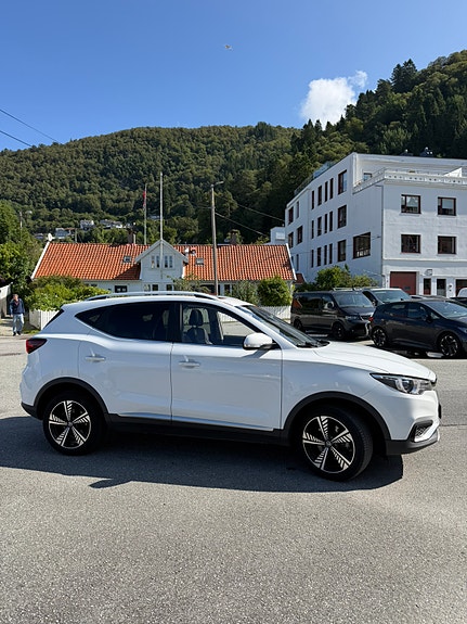 MG ZS EV 3 of 28