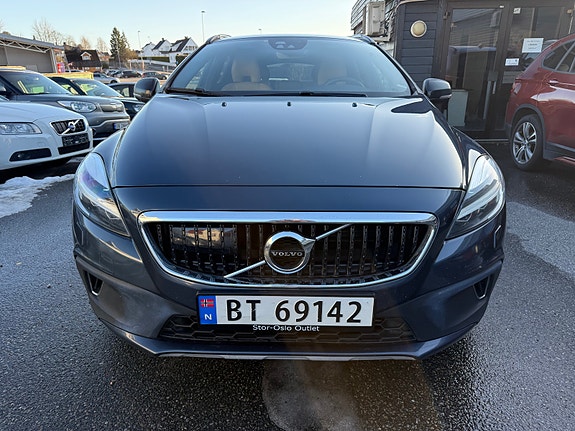 Volvo V40 Cross Country 3 of 5