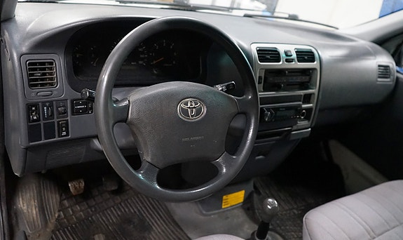 Toyota HiAce 17 of 30