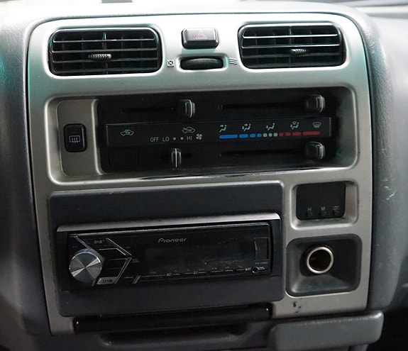 Toyota HiAce 24 of 30