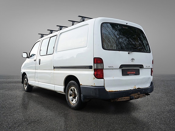 Toyota HiAce 5 of 30