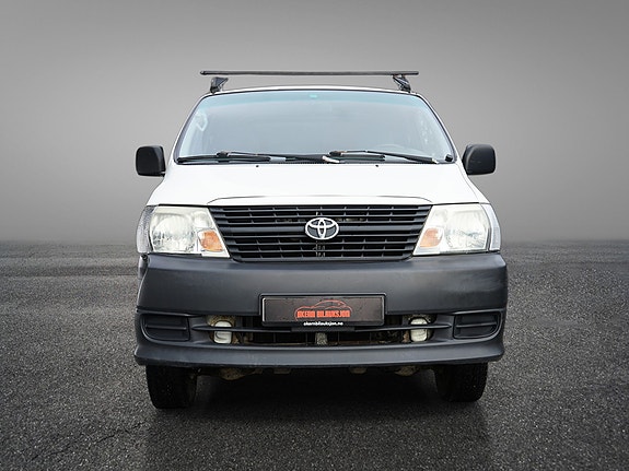 Toyota HiAce 2 of 30