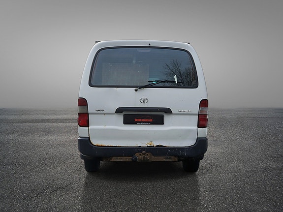 Toyota HiAce 6 of 30