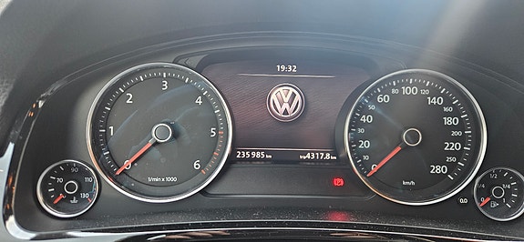 Volkswagen Touareg 17 of 24
