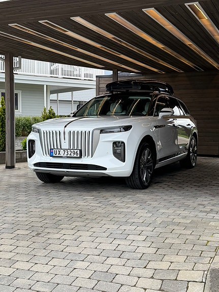Hongqi E-HS9 2 of 5
