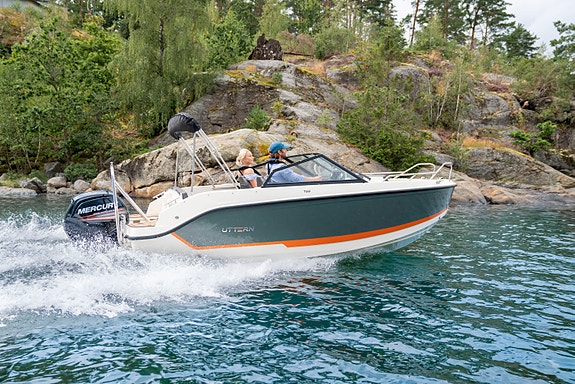 Uttern T53 med Mercury 115 utstillingsmodell
