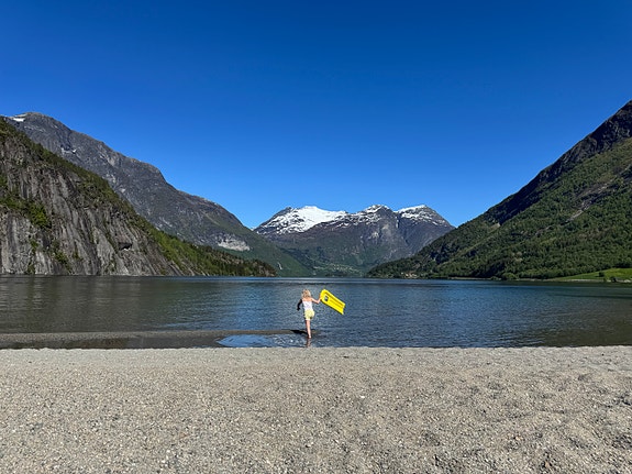 Bli med og ta eit bad i lunsjen! Berre ein liten kjøretur unna, eller sykkeltur (folk er spreke i Stryn).