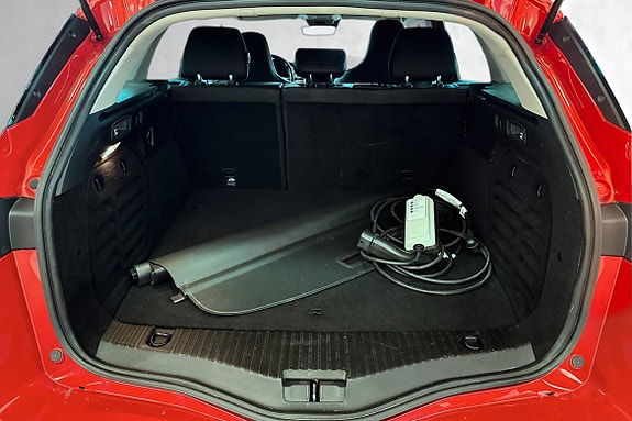 Grandtour‑karosseriet gir ekstra bagasjeromsplass og bedre fleksibilitet enn den vanlige Mégane.  447 liter med setene oppe. 1408 liter med setene ned.