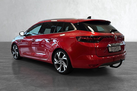 Plug‑in hybrid gir elektrisk kjøring i hverdagen og fleksibilitet på langtur – det beste fra begge verdener.