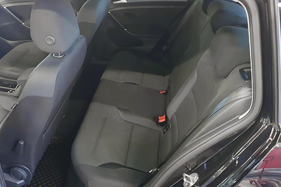 Volkswagen Golf VII 6 of 11