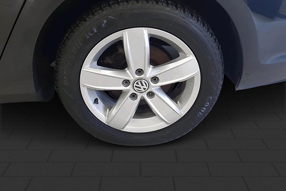 Volkswagen Golf VII 10 of 11