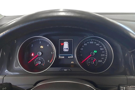 Volkswagen Golf VII 8 of 11
