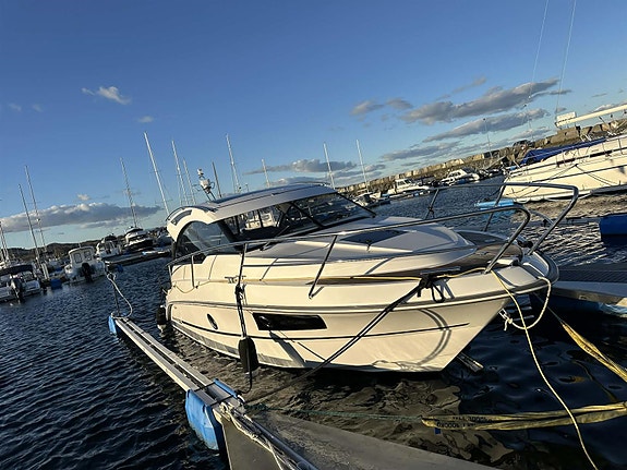 2022. Grandezza 28 OC. Volvo Penta D4- 270 DPI. STRØKEN Båt Kun 82. Timer.