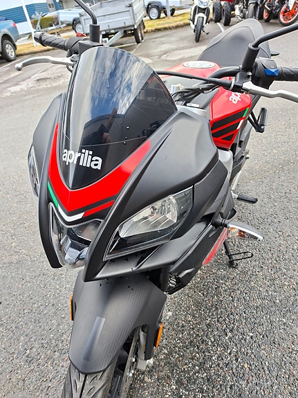 Aprilia RS 125 Tuono 9 of 13