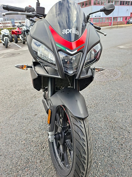 Aprilia RS 125 Tuono 8 of 13