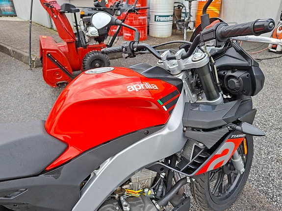 Aprilia RS 125 Tuono 6 of 13