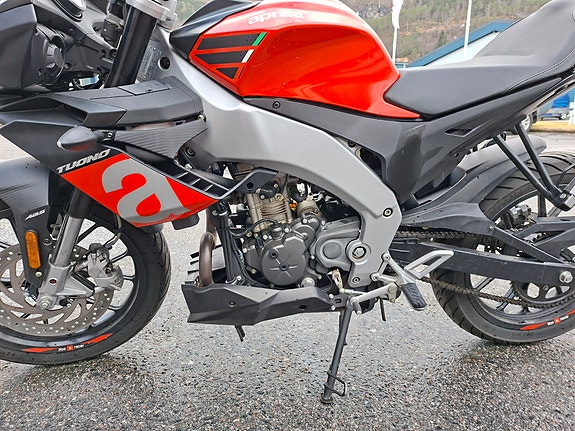 Aprilia RS 125 Tuono 2 of 5
