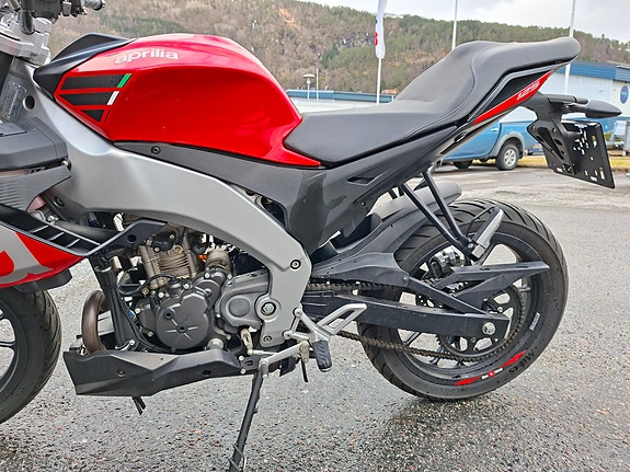 Aprilia RS 125 Tuono 10 of 13