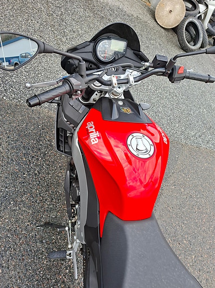 Aprilia RS 125 Tuono 13 of 13