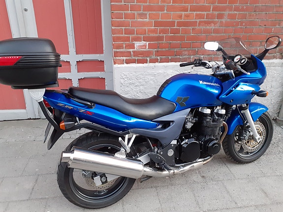 Kawasaki ZR-7S / Z750 2 of 4