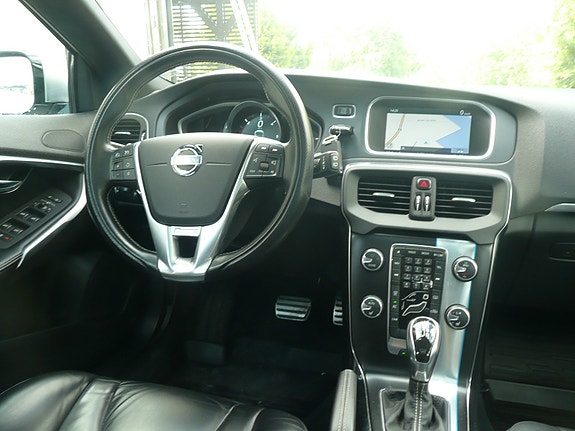 Volvo V40 7 of 30