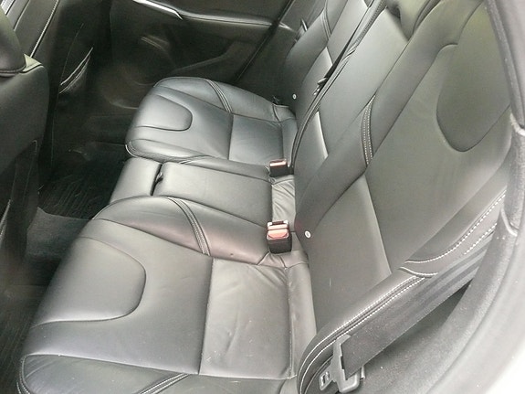 Volvo V40 3 of 30