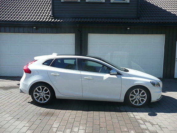 Volvo V40 2 of 30
