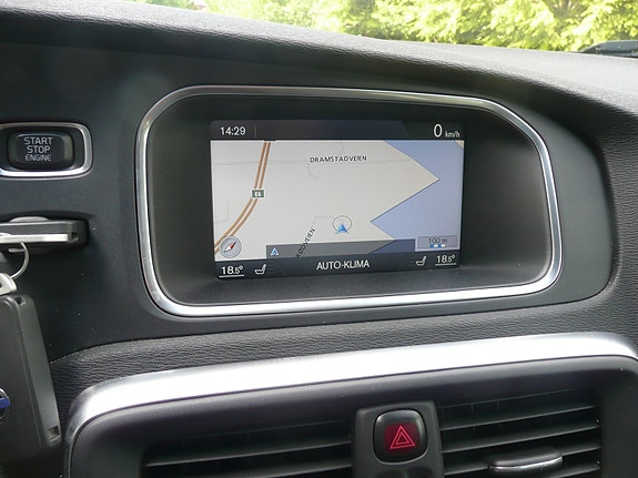 Volvo V40 12 of 30