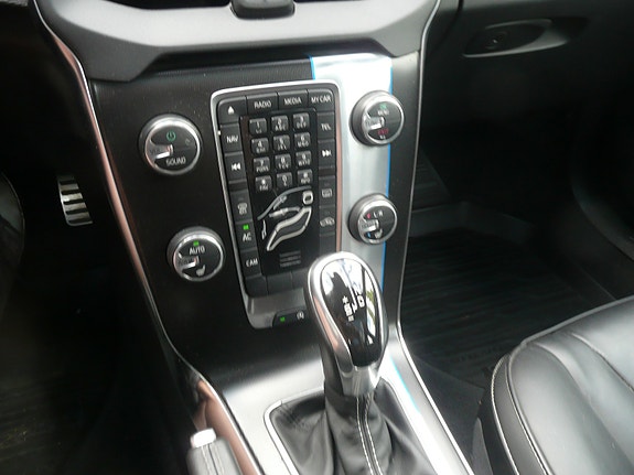 Volvo V40 11 of 30