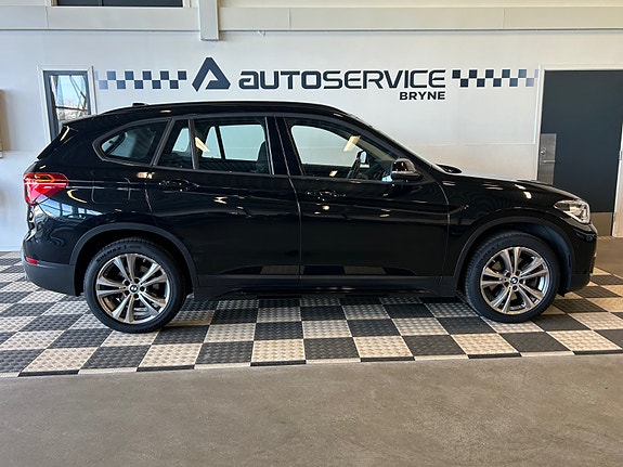 BMW X1 2 of 5