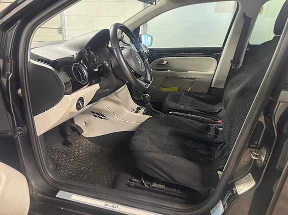 Volkswagen UP! 9 of 29