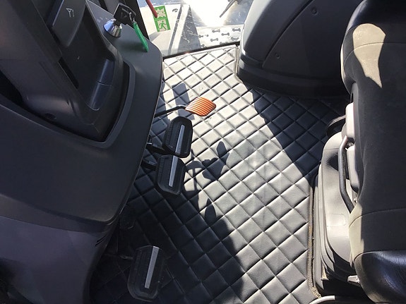 Valtra Q305 Twin Track 2024, kr 2 099 000,-