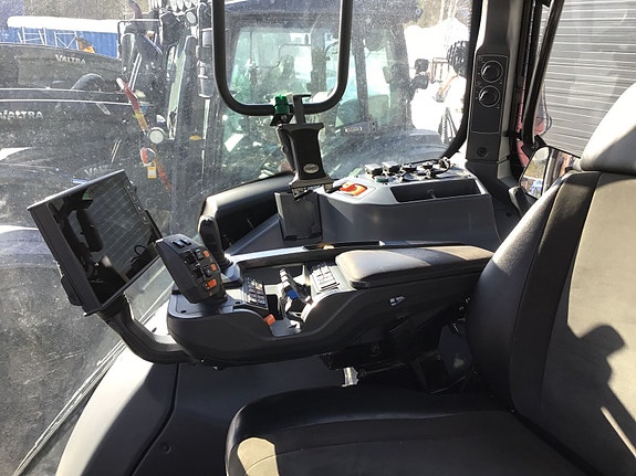 Valtra Q305 Twin Track 2024, kr 1 990 000,-