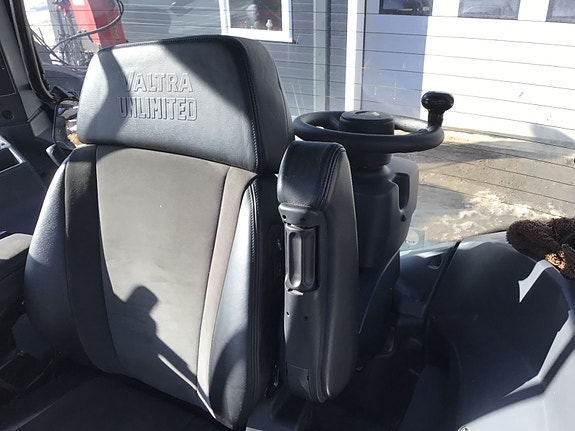 Valtra Q305 Twin Track 2024, kr 2 150 000,-