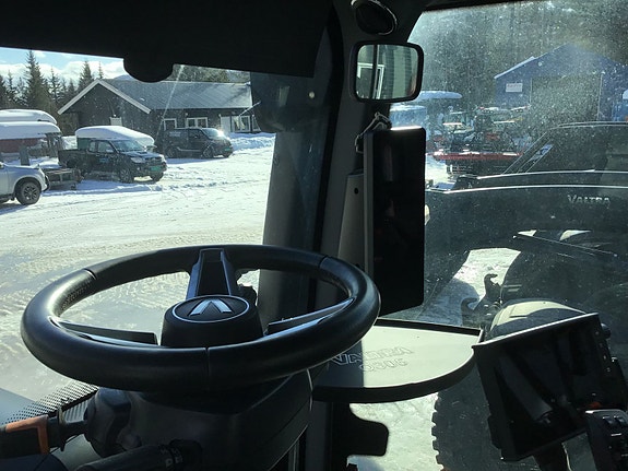 Valtra Q305 Twin Track 2024, kr 2 099 000,-