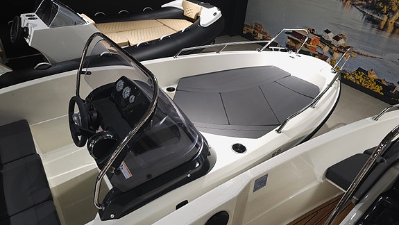 LAGERTØMMING - Uttern S45 powered by 2026 Mercury F 50 EFI - Kun 1 stk! 5 of 9