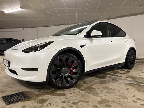 Tesla Model Y 9 of 18