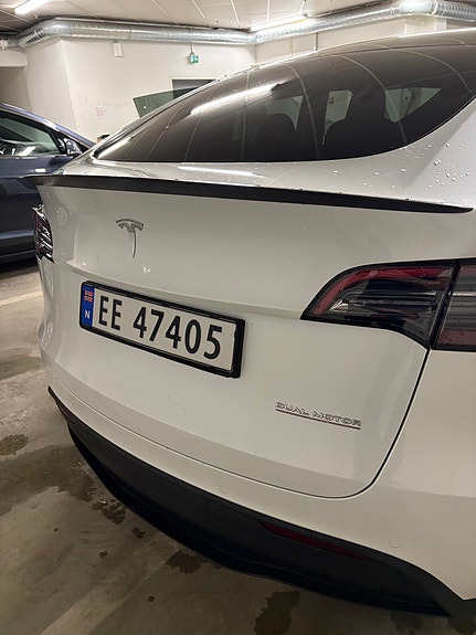 Tesla Model Y 8 of 18