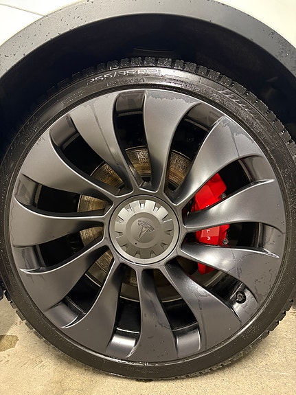 Tesla Model Y 7 of 18