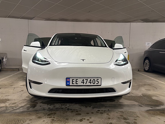 Tesla Model Y 6 of 18