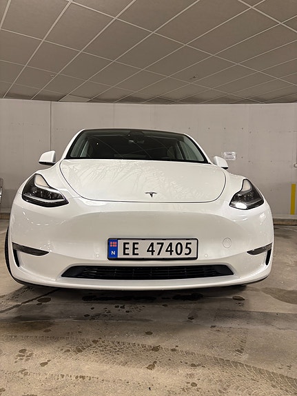 Tesla Model Y 3 of 18
